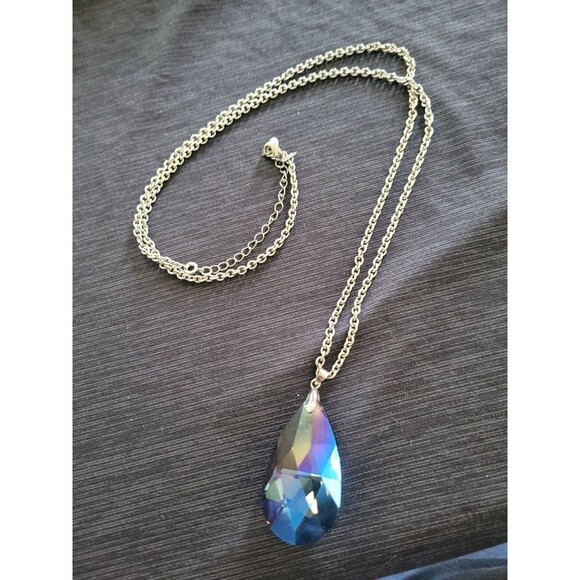 Avon Jewelry - Avon NWT Blue purple acrylic crystal necklace faceted teardrop pendant.